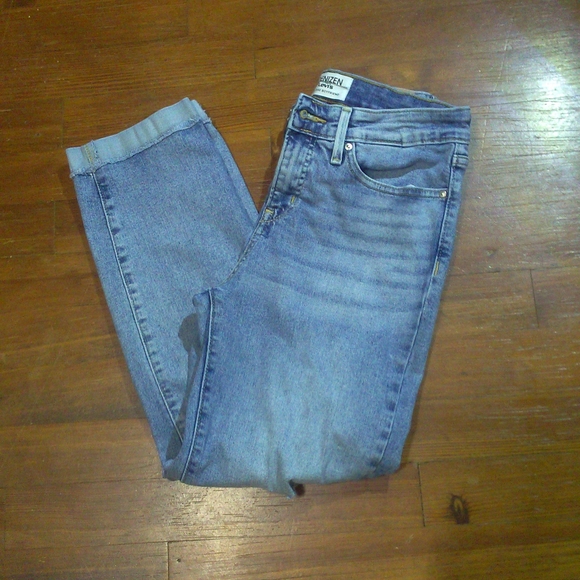 Denizen from Levi's Denim - Denizen by Levi Boyfriend Jeans. Size 6. Light wash.
